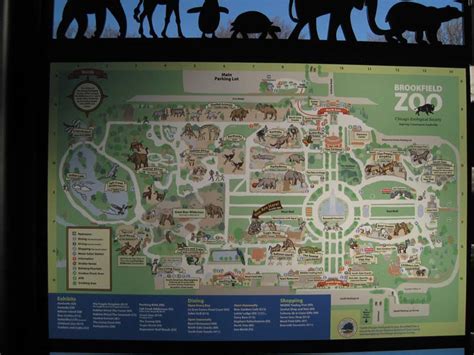 Which Chicago zoo is bigger?