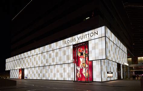 Which city has the most fashion houses?