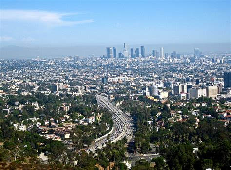 Which city is 1 hour drive away from Los Angeles?