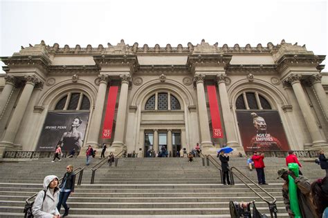 Which NYC museum is commonly known as the Met?