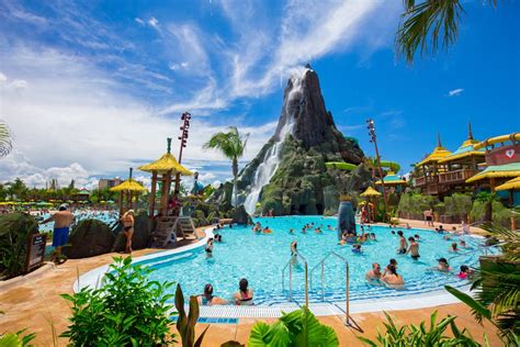 Which one is better Aquatica or Volcano Bay?