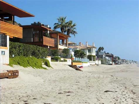 Who lives on billionaires beach Malibu? – Road Topic