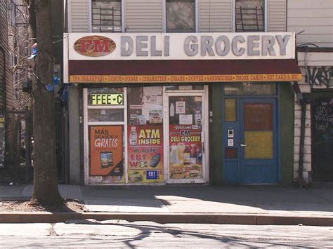Why are bodegas popular in New York?