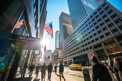 Why is 5th avenue New York famous?