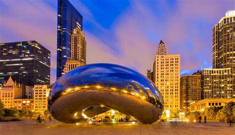 Why is Chicago a tourist city?