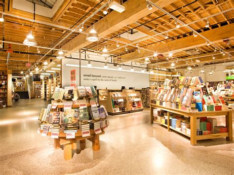 Why Is Powell’s Bookstore Famous?