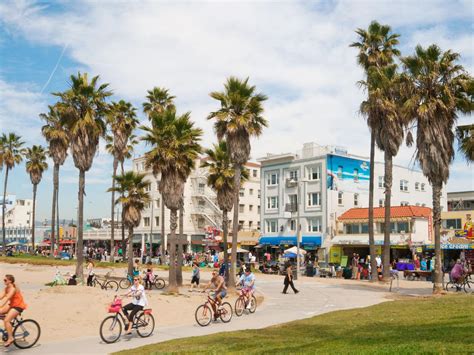 Why is Venice Beach so popular?