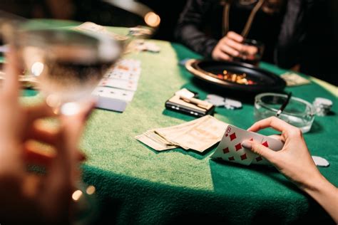 Are Drinks Free At Poker Table?