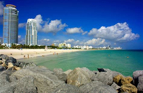 Are there white sand beaches in Miami?