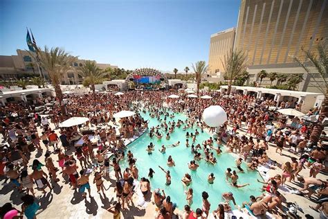 Are Vegas Pool Parties Only On Weekends?