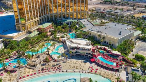 Can Anyone Go To Mandalay Bay Pool?