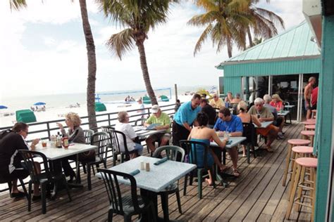 Can you drink alcohol on Fort Myers Beach?