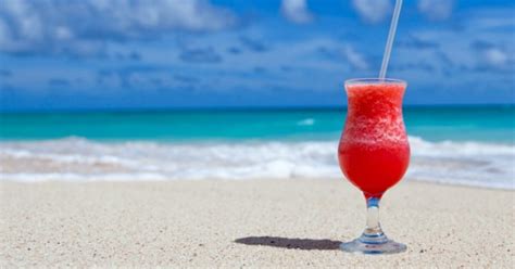 Can you drink on the beach in Miami?