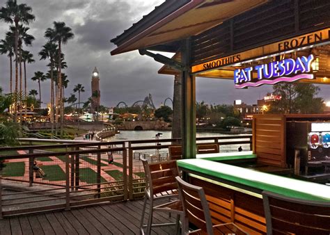 Can you drink while walking down the street in Florida?