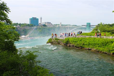 Can you see Niagara Falls from Goat Island?