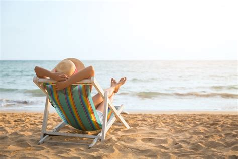 Can you sleep on the beach in Florida?