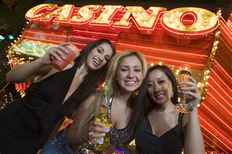 Can You Walk Around Fremont Street With Alcohol?