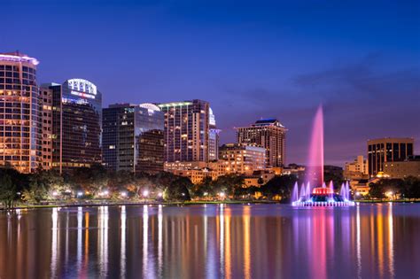 Can you walk around Lake Eola at night?