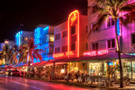 Can You Walk On South Beach With Alcohol?