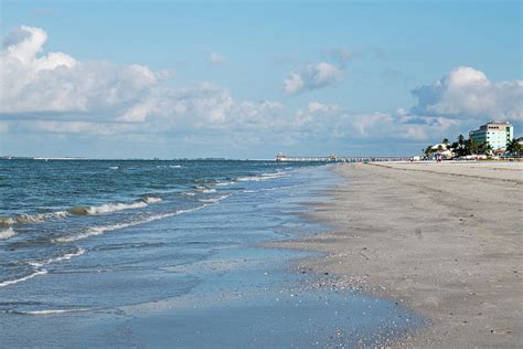 Can you walk on the beach in Fort Myers?