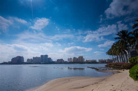 Can you walk on the beach in West Palm Beach?