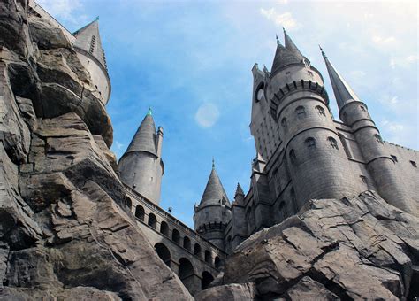 Can you walk through Hogwarts castle at Universal?