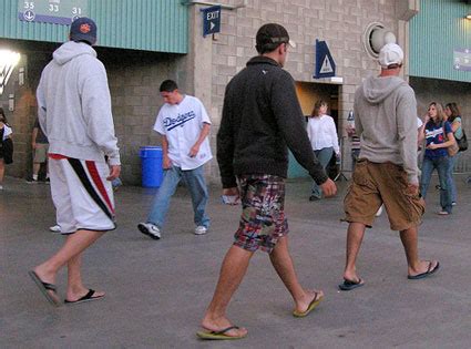 Can you wear flip flops to a mall?