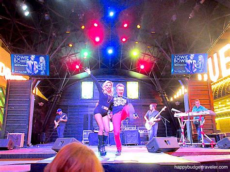 Do Bands Play Every Night On Fremont Street?