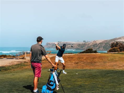 Do Caddies Travel With Their Golfer?