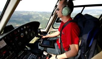 Do Helicopter Or Airplane Pilots Make More Money?