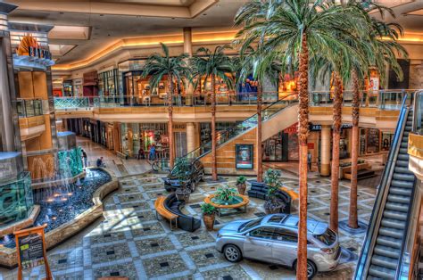 Do You Have To Pay To Go Into Florida Mall?