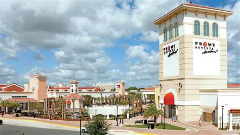 Do you have to pay to park at Orlando Premium Outlets?