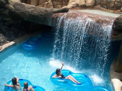 Does aquatica have a lazy river Orlando?