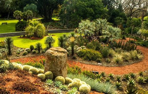 Does Botanical Gardens have collection of living plants?