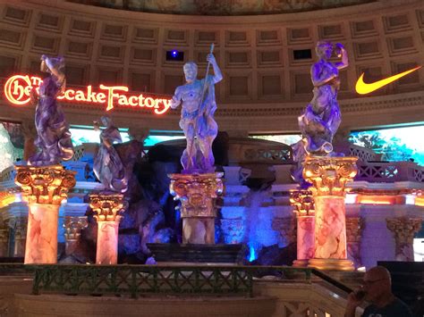 Does Caesars Palace Still Do The Statue Show?