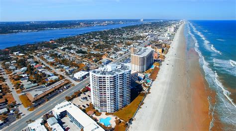 Does Daytona Beach have a downtown?