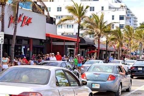 Does Fort Lauderdale Beach have a strip?