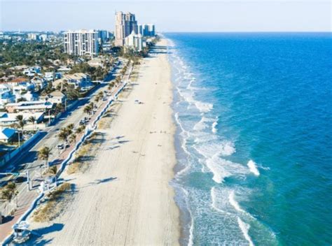 Does Fort Lauderdale Beach have boardwalk?