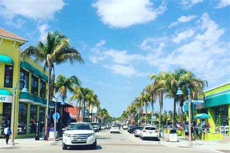 Does Fort Myers Beach have a downtown?