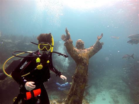 Does Key Largo have good snorkeling?