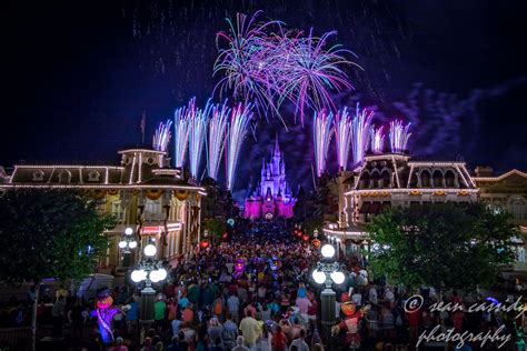 Does Magic Kingdom Close Early For Very Merry Christmas?