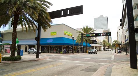 Does Miami have a shopping district?