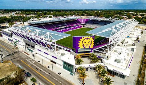 Does Orlando City stadium have a roof?