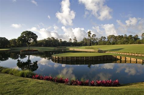 Does the PGA Tour own TPC Sawgrass?