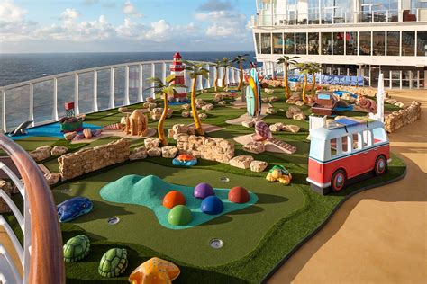 Does Wonder of the Seas have mini golf?