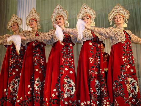 How do people dress in Russia?