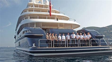 How does yacht rental work?