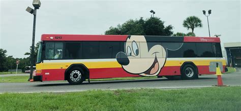 How late do Disney buses run from Hollywood Studios?