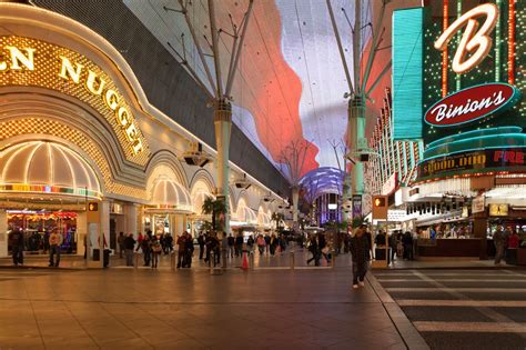 How Late Does Fremont Street Stay Open?