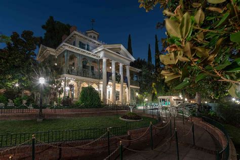 How Long Is The Haunted Mansion Ride At Disney World?